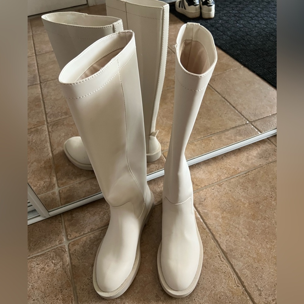 Elegant Cream Women's Boots - Picture 1 of 5